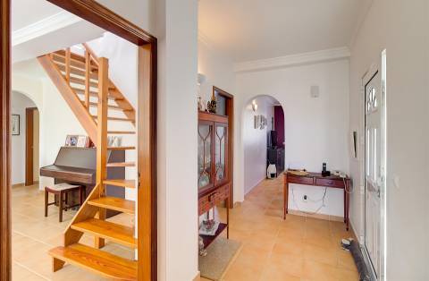 Fantástica Moradia V4 em Altura