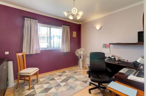 Fantástica Moradia V4 em Altura