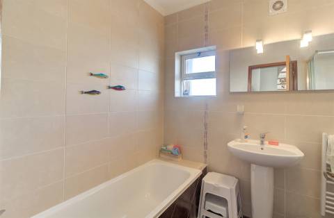 Fantástica Moradia V4 em Altura