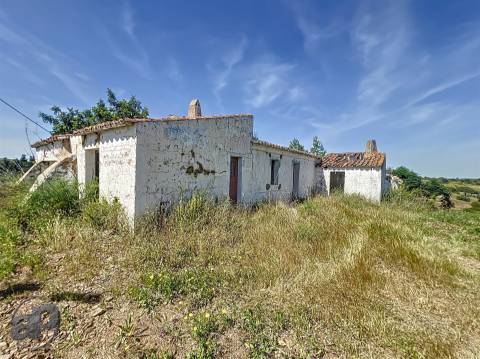 Terreno e ruína para venda