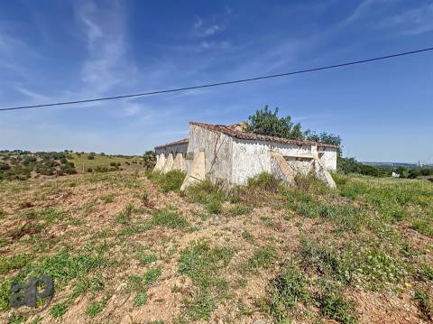 Terreno e ruína para venda
