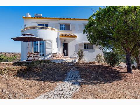 Moradia isolada com piscina e garagem para venda em Altura