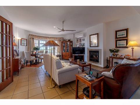 Moradia isolada com piscina e garagem para venda em Altura