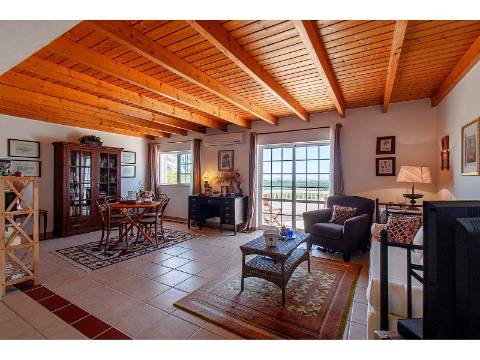 Moradia isolada com piscina e garagem para venda em Altura