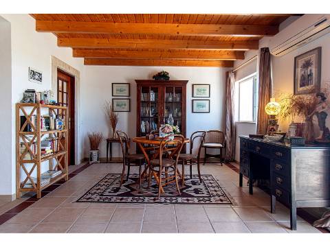 Moradia isolada com piscina e garagem para venda em Altura