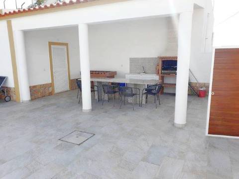 Moradia V3 + anexo para venda em VN Cacela