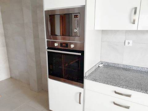 Moradia V3 + anexo para venda em VN Cacela