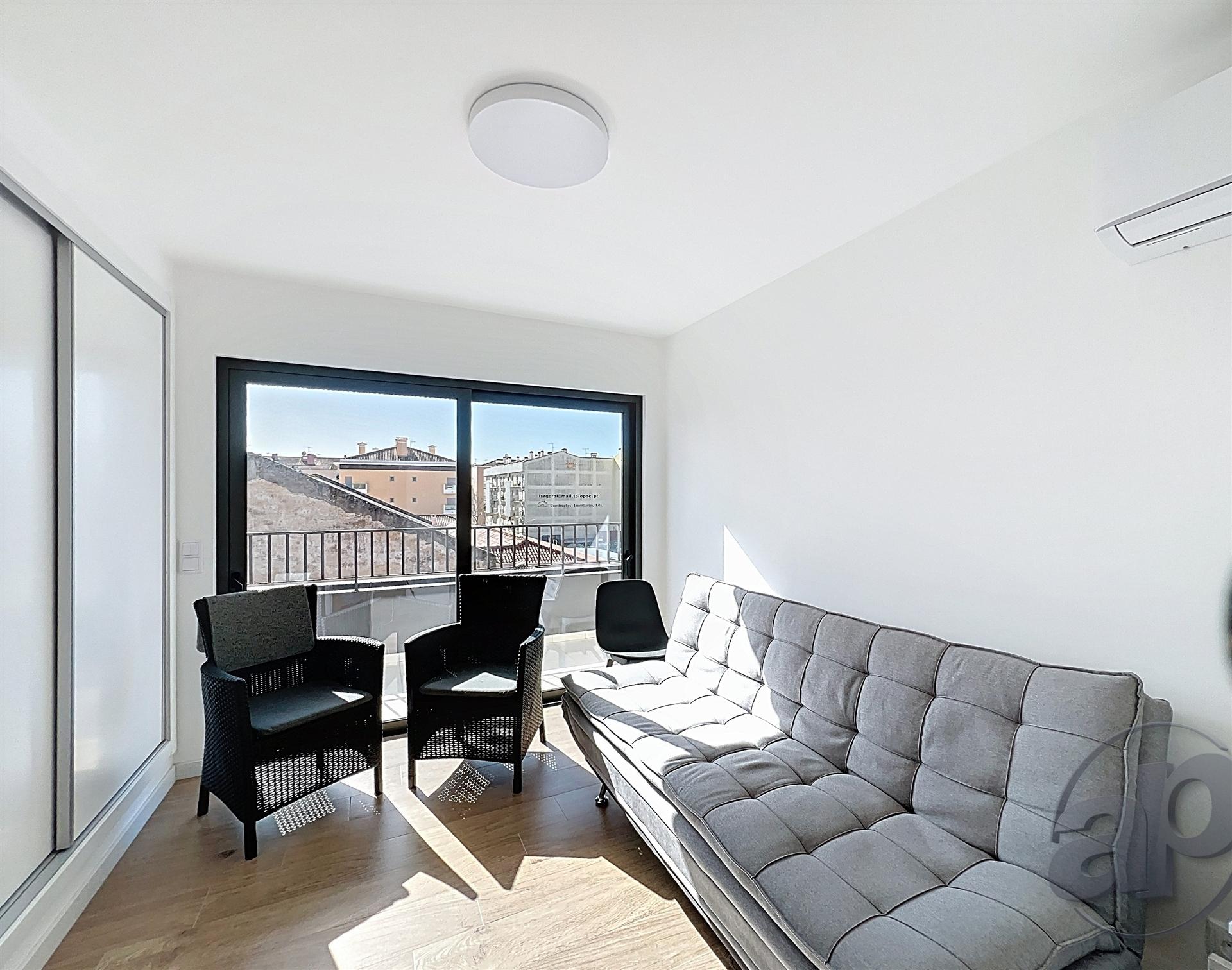 Penthouse T2 com Vista Rio e Amplas Varandas