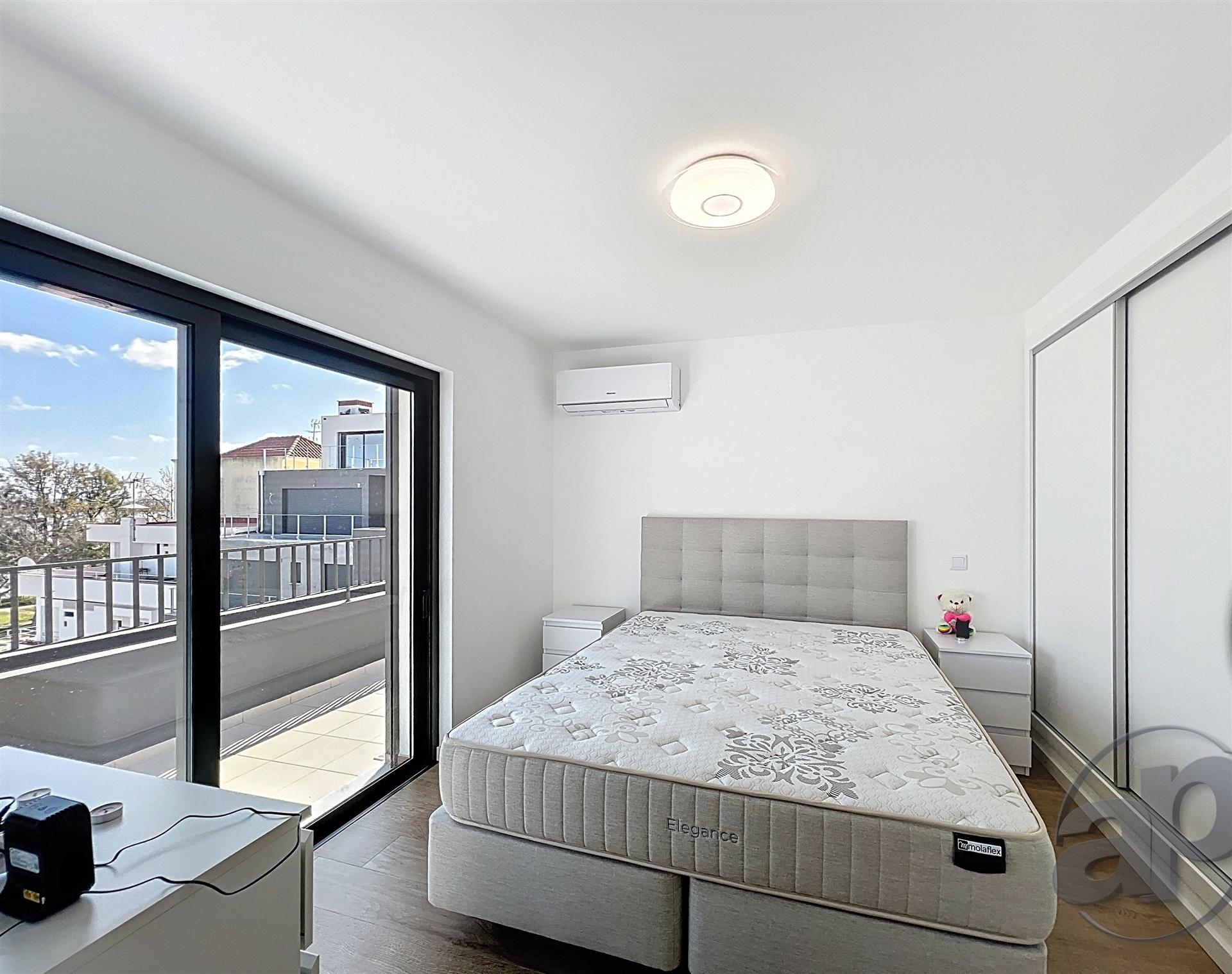 Penthouse T2 com Vista Rio e Amplas Varandas