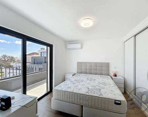 Penthouse T2 com Vista Rio e Amplas Varandas