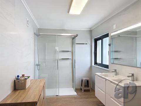 Penthouse T2 com Vista Rio e Amplas Varandas