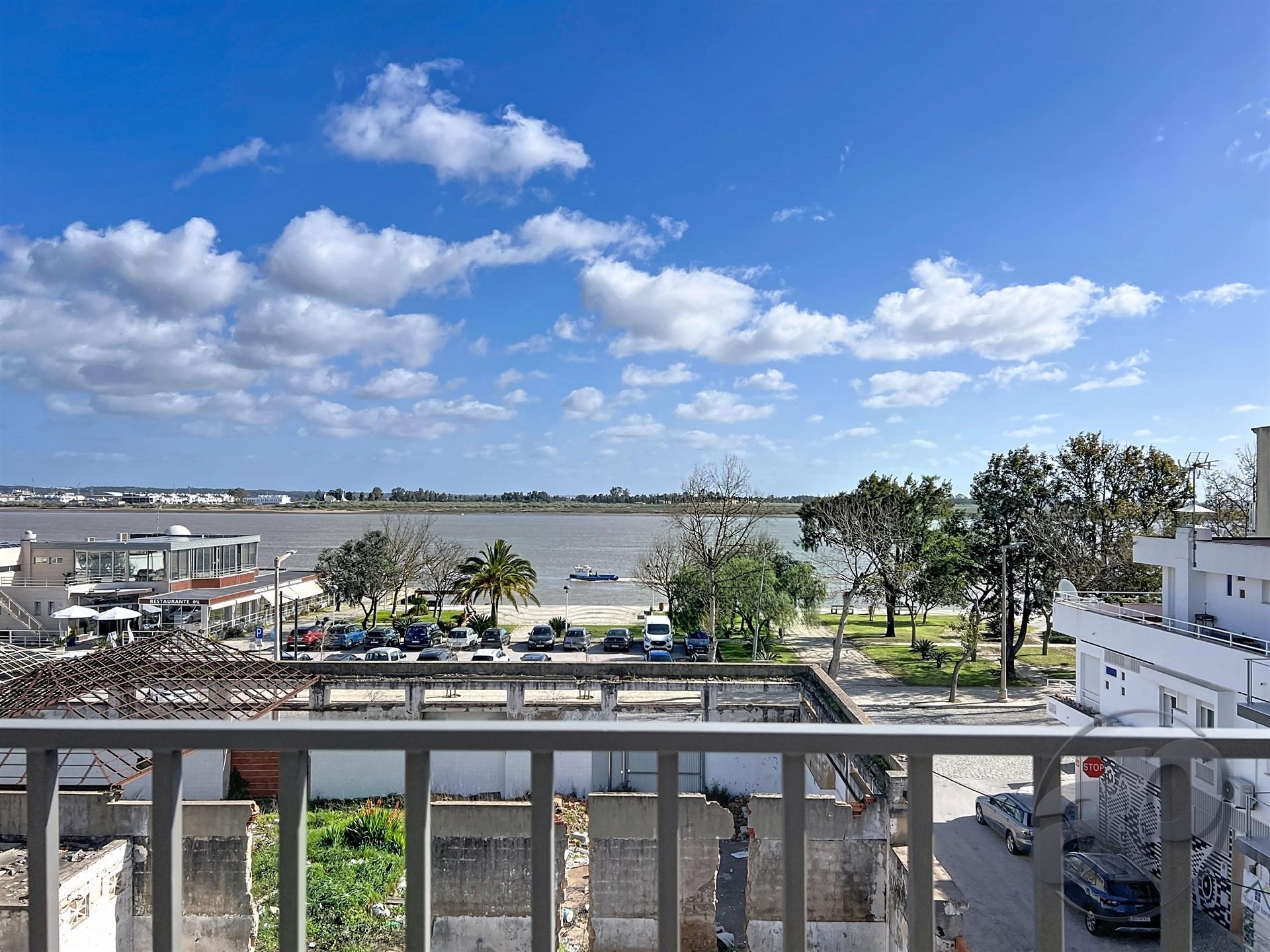 Penthouse T2 com Vista Rio e Amplas Varandas