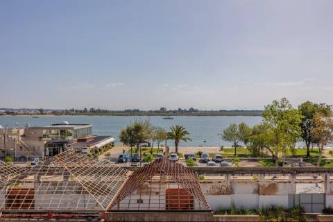 Penthouse T2 com Vista Rio e Amplas Varandas