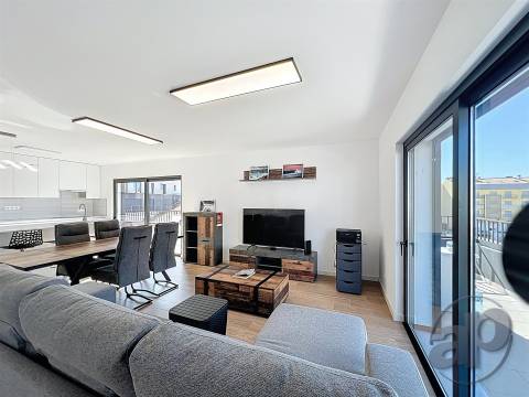 Penthouse T2 com Vista Rio e Amplas Varandas