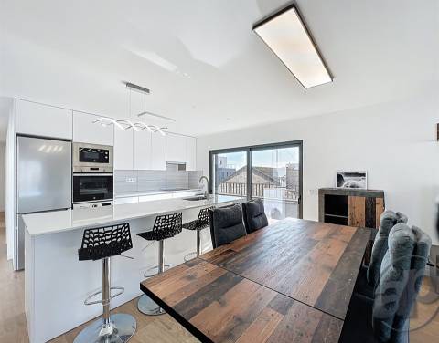 Penthouse T2 com Vista Rio e Amplas Varandas