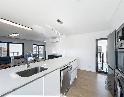 Penthouse T2 com Vista Rio e Amplas Varandas