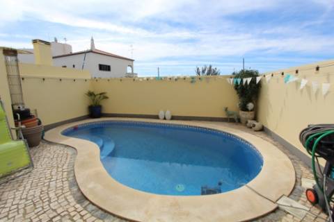Moradia T3 para venda com piscina