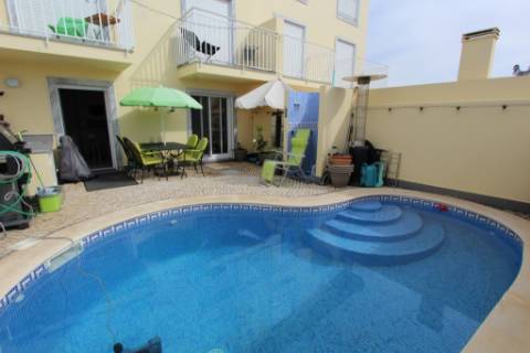 Moradia T3 para venda com piscina