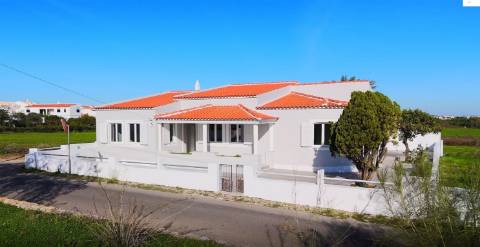 Moradia Térrea T5 com Piscina