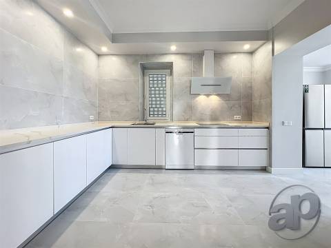 Moradia Térrea T5 com Piscina