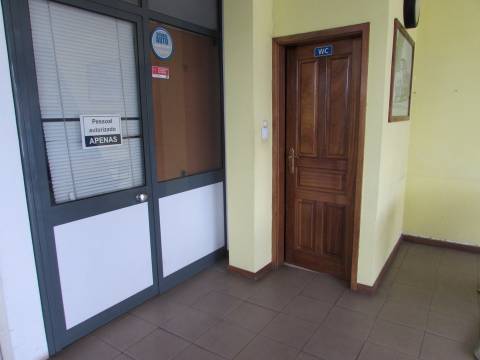 Sociedade/Empresa  Venda em Arnoso (Santa Maria e Santa Eulália) e Sezures,Vila Nova de Famalicão