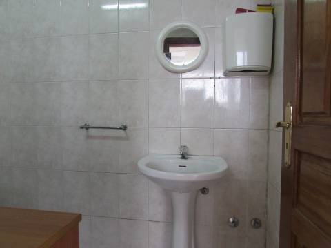 Sociedade/Empresa  Venda em Arnoso (Santa Maria e Santa Eulália) e Sezures,Vila Nova de Famalicão