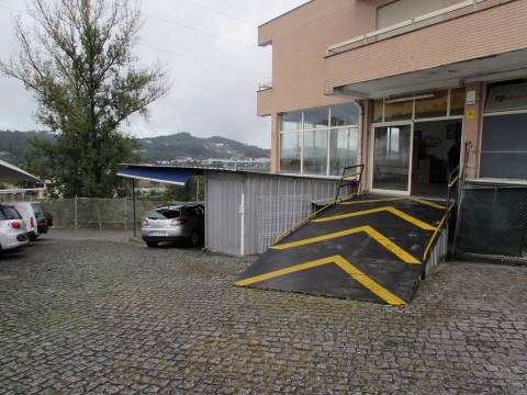 Sociedade/Empresa  Venda em Arnoso (Santa Maria e Santa Eulália) e Sezures,Vila Nova de Famalicão