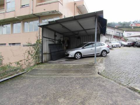 Sociedade/Empresa  Venda em Arnoso (Santa Maria e Santa Eulália) e Sezures,Vila Nova de Famalicão