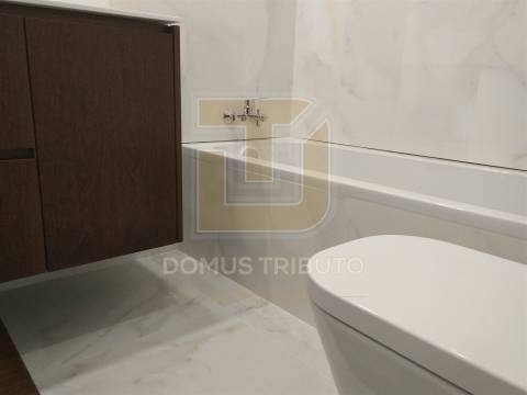 Apartamento T4 Totalmente,  Remodelado à Rotunda da Boavista, Porto