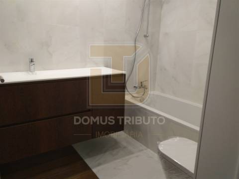 Apartamento T4 Totalmente,  Remodelado à Rotunda da Boavista, Porto