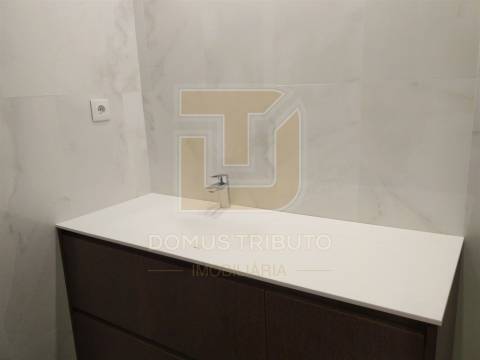 Apartamento T4 Totalmente,  Remodelado à Rotunda da Boavista, Porto