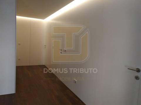 Apartamento T4 Totalmente,  Remodelado à Rotunda da Boavista, Porto