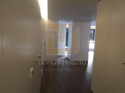 Apartamento T4 Totalmente,  Remodelado à Rotunda da Boavista, Porto