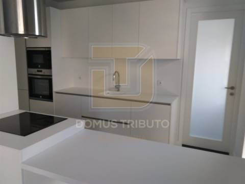 Apartamento T4 Totalmente,  Remodelado à Rotunda da Boavista, Porto
