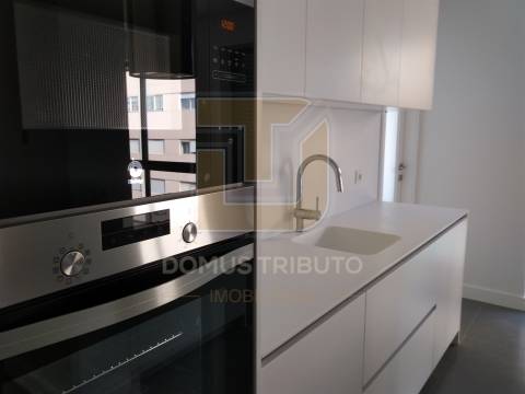 Apartamento T4 Totalmente,  Remodelado à Rotunda da Boavista, Porto