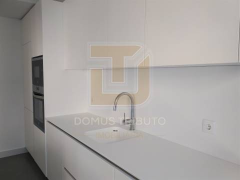 Apartamento T4 Totalmente,  Remodelado à Rotunda da Boavista, Porto
