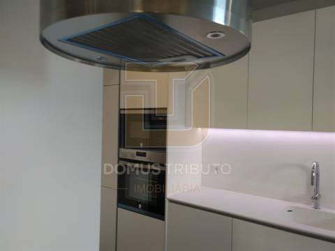 Apartamento T4 Totalmente,  Remodelado à Rotunda da Boavista, Porto