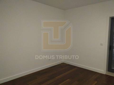 Apartamento T4 Totalmente,  Remodelado à Rotunda da Boavista, Porto