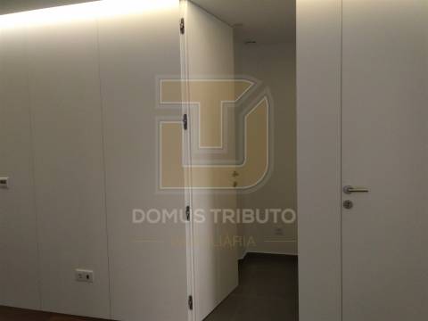 Apartamento T4 Totalmente,  Remodelado à Rotunda da Boavista, Porto