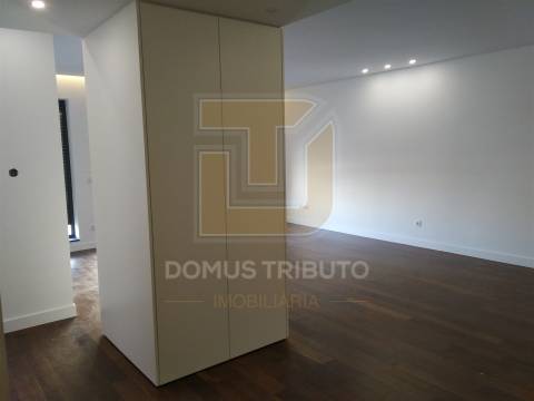 Apartamento T4 Totalmente,  Remodelado à Rotunda da Boavista, Porto
