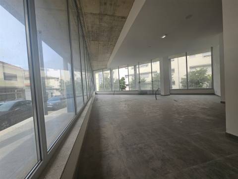 Loja com Lugar de Garagem,  junto ao metro Câmara no Centro de Matosinhos