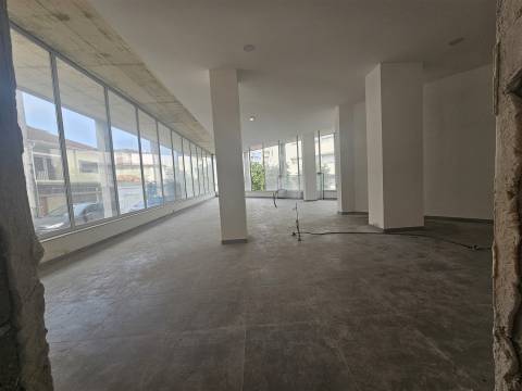 Loja com Lugar de Garagem,  junto ao metro Câmara no Centro de Matosinhos