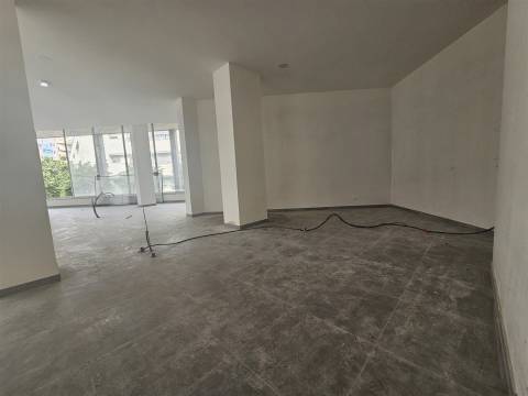 Loja com Lugar de Garagem,  junto ao metro Câmara no Centro de Matosinhos