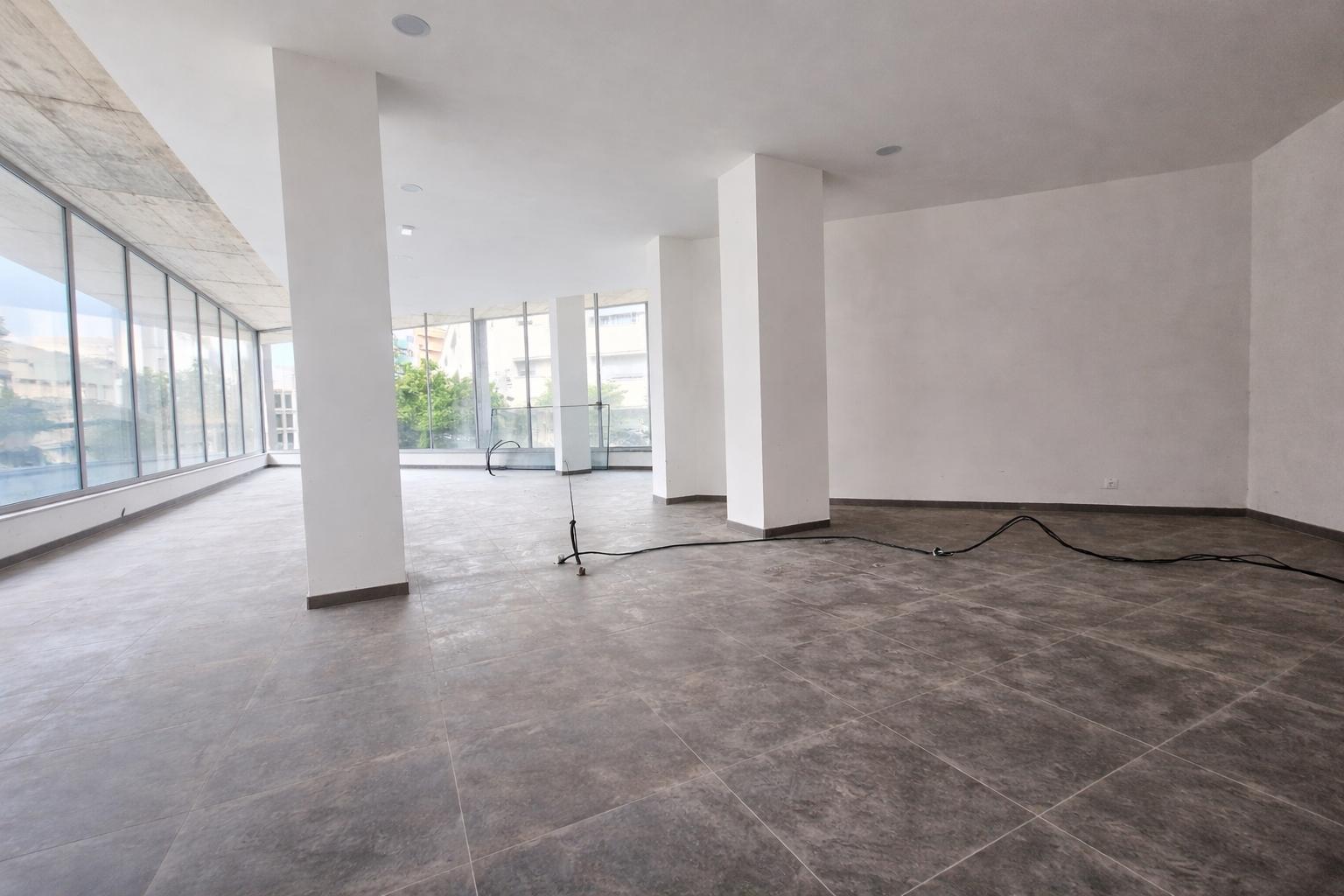 Loja com Lugar de Garagem,  junto ao metro Câmara no Centro de Matosinhos