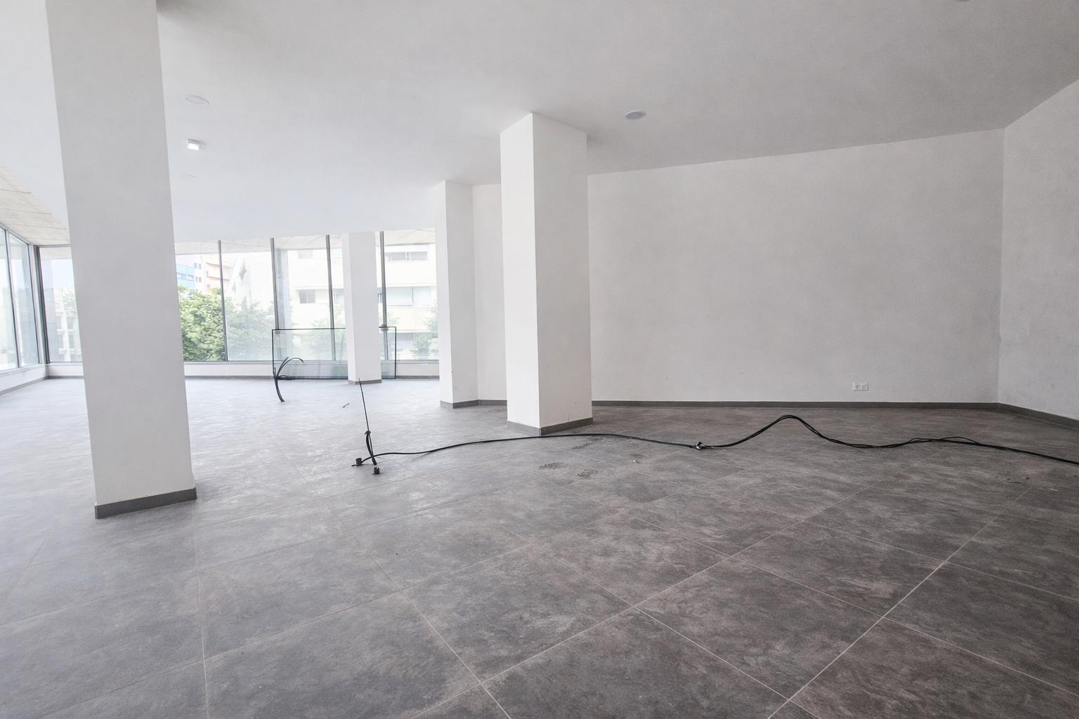 Loja com Lugar de Garagem,  junto ao metro Câmara no Centro de Matosinhos