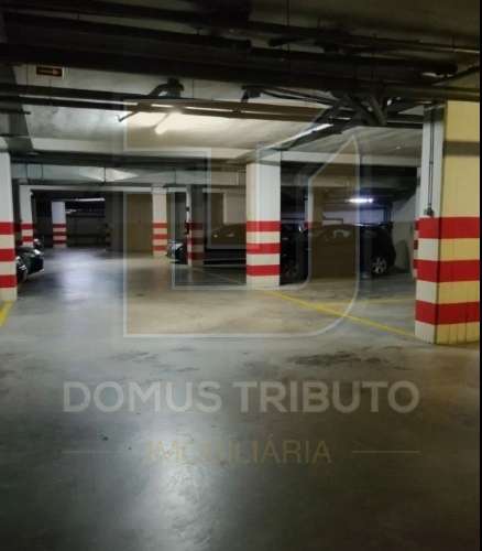 Escritório com Varanda e Lugar de Garagem no Centro de Matosinhos