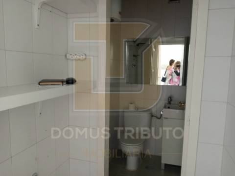 Escritório com Varanda e Lugar de Garagem no Centro de Matosinhos