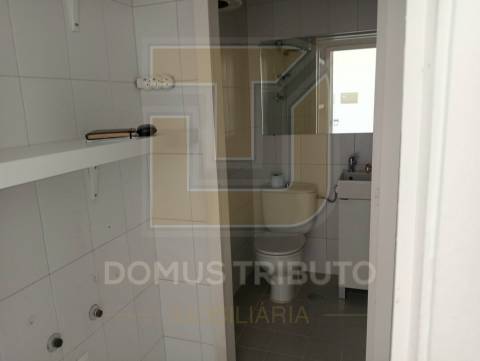 Escritório com Varanda e Lugar de Garagem no Centro de Matosinhos