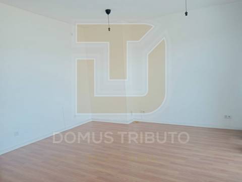 Escritório com Varanda e Lugar de Garagem no Centro de Matosinhos