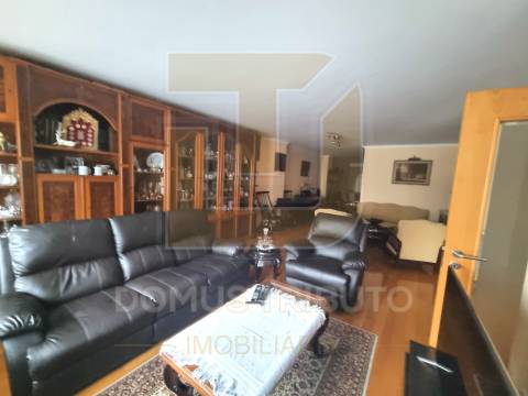 Moradia V4 com 2 frentes junto ao City Golf, Senhora da Hora